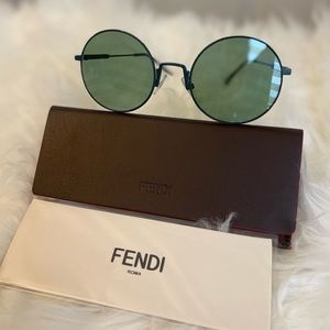 NEW 🔥 Fendi round Sunglasses